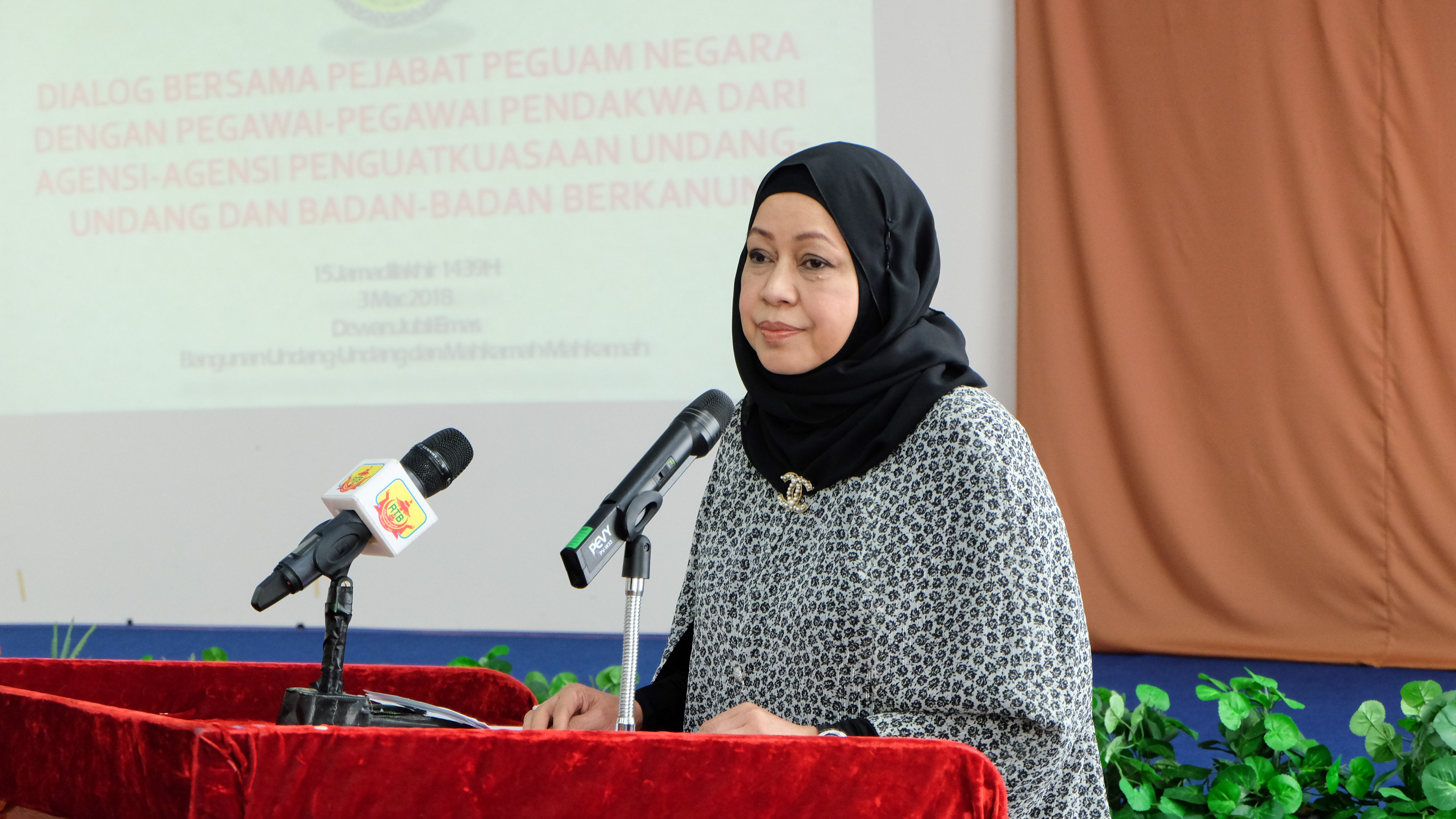 PHOTO 1 - YB Datin AG delivering her opening remarks.jpg