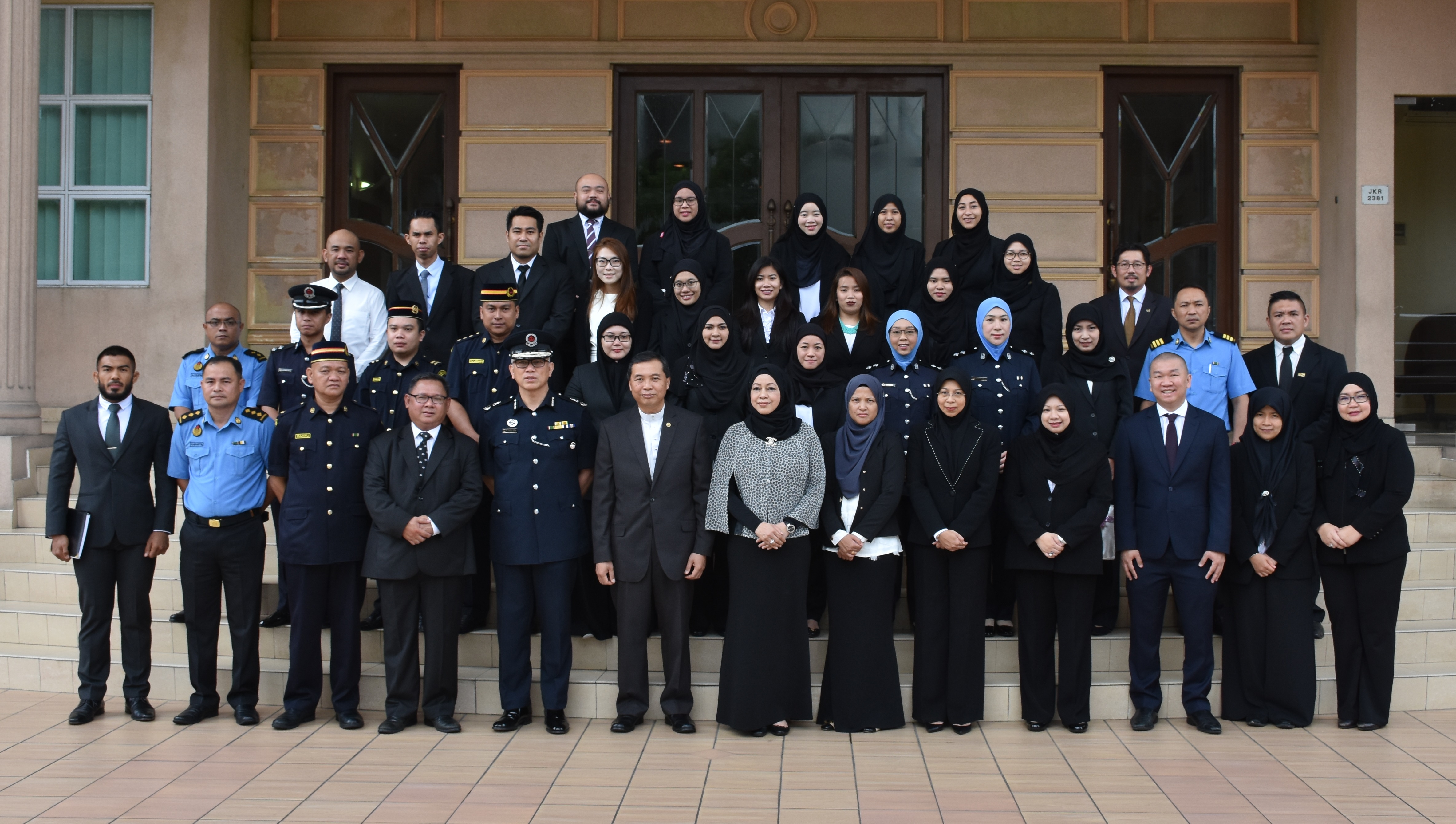 PHOTO 2 - GROUP PHOTO.JPG